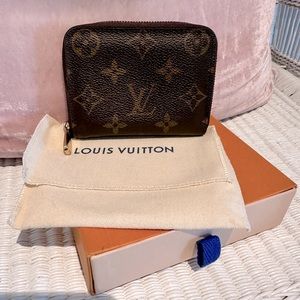 Louis Vuitton zippy wallet